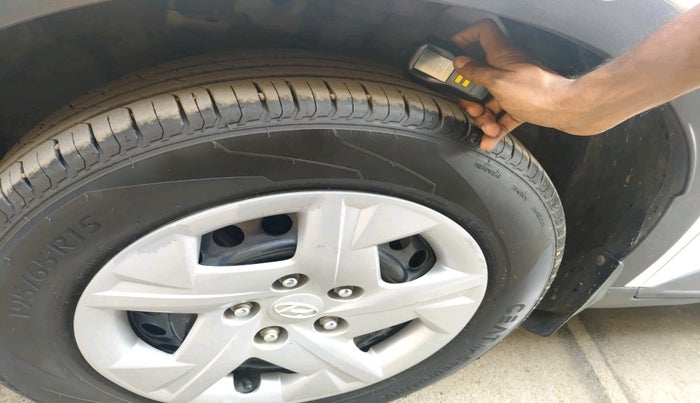 2021 Hyundai VENUE S+ 1.2, Petrol, Manual, 49,476 km, tyre