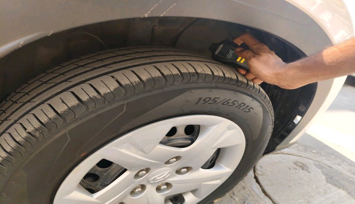 2021 Hyundai VENUE S+ 1.2, Petrol, Manual, 49,476 km, tyre