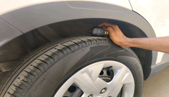 2021 Hyundai VENUE S+ 1.2, Petrol, Manual, 49,476 km, tyre