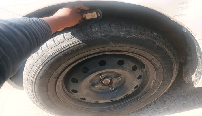 2020 Maruti Swift VXI, Petrol, Manual, 1,07,468 km, tyre