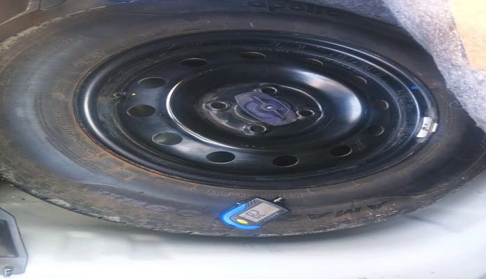 2020 Maruti Swift VXI, Petrol, Manual, 1,07,468 km, tyre