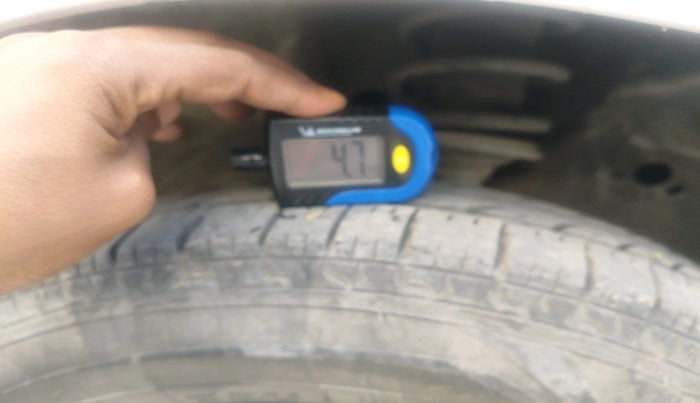 2018 Maruti Wagon R 1.0 LXI, CNG, Manual, 92,470 km, tyre