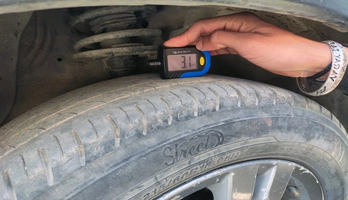 2017 Maruti Vitara Brezza ZDI PLUS, Diesel, Manual, 2,04,147 km, tyre