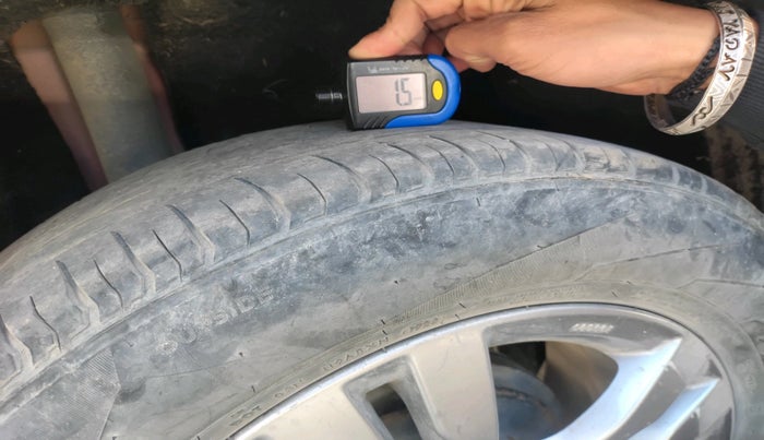 2017 Maruti Vitara Brezza ZDI PLUS, Diesel, Manual, 2,04,147 km, tyre