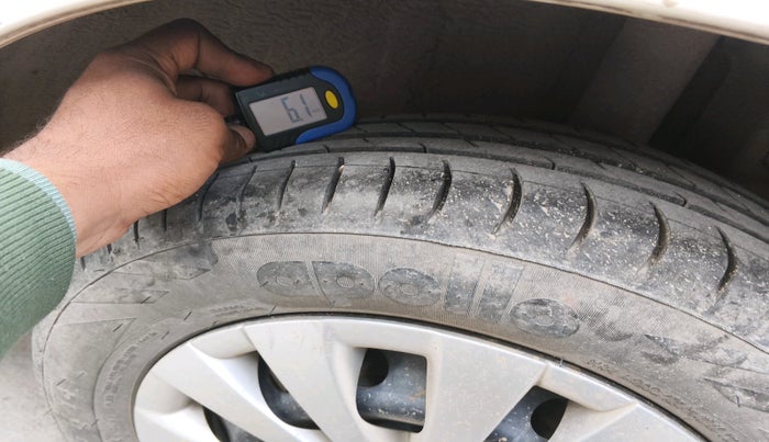 2011 Toyota Etios G, Petrol, Manual, 68,740 km, tyre