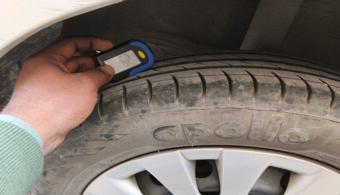 2011 Toyota Etios G, Petrol, Manual, 68,740 km, tyre