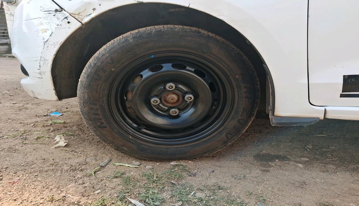 2015 Ford New Figo AMBIENTE 1.2 PETROL, Petrol, Manual, 1,08,274 km, tyre