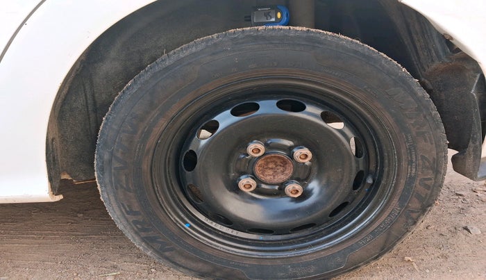 2015 Ford New Figo AMBIENTE 1.2 PETROL, Petrol, Manual, 1,08,274 km, tyre