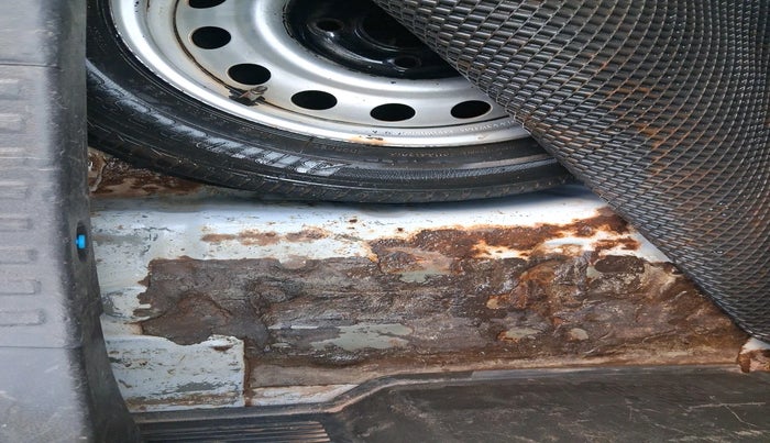 2015 Ford New Figo AMBIENTE 1.2 PETROL, Petrol, Manual, 1,08,274 km, tyre