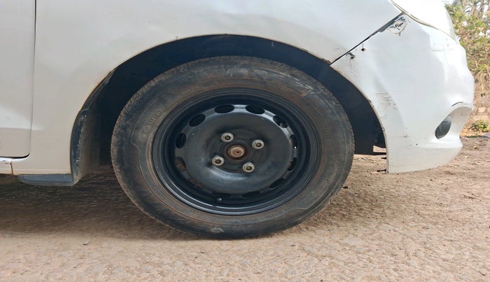 2015 Ford New Figo AMBIENTE 1.2 PETROL, Petrol, Manual, 1,08,274 km, tyre