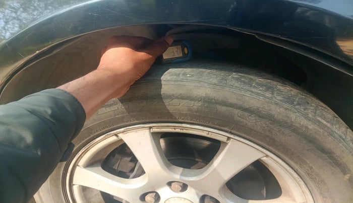 2012 Chevrolet Cruze LTZ AT, Diesel, Automatic, 1,12,951 km, tyre