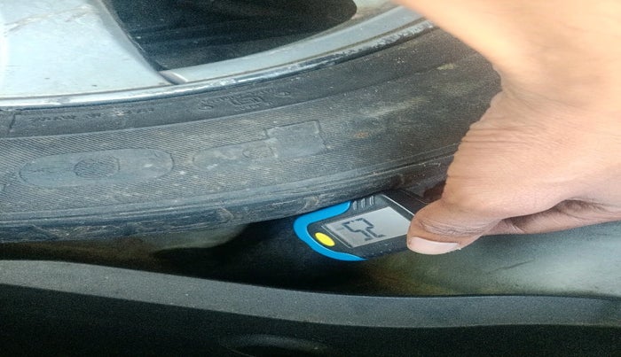 2012 Chevrolet Cruze LTZ AT, Diesel, Automatic, 1,12,951 km, tyre