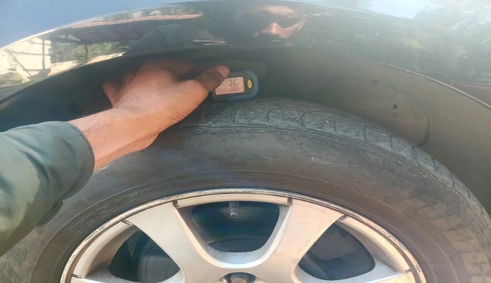 2012 Chevrolet Cruze LTZ AT, Diesel, Automatic, 1,12,951 km, tyre