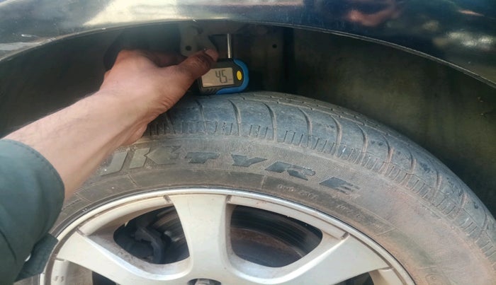 2012 Chevrolet Cruze LTZ AT, Diesel, Automatic, 1,12,951 km, tyre