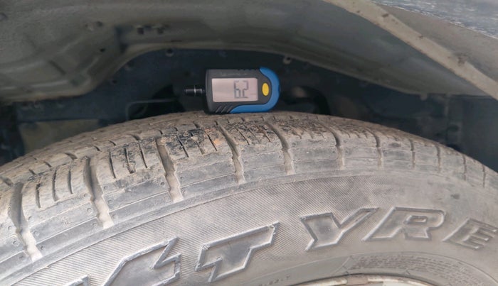 2017 Tata Hexa XE 4X2 7 STR, Diesel, Manual, 1,11,024 km, tyre