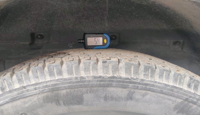 2017 Tata Hexa XE 4X2 7 STR, Diesel, Manual, 1,11,024 km, tyre