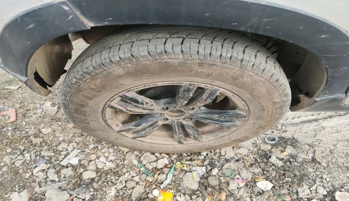 2016 Mahindra Kuv100 K4 D 6 STR, Diesel, Manual, 66,533 km, tyre