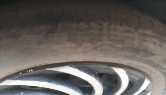 2011 Maruti Swift Dzire VXI, Petrol, Manual, 1,04,400 km, tyre