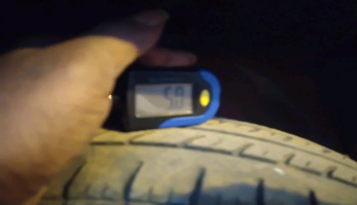 2016 Maruti Alto 800 VXI, Petrol, Manual, 1,10,876 km, tyre