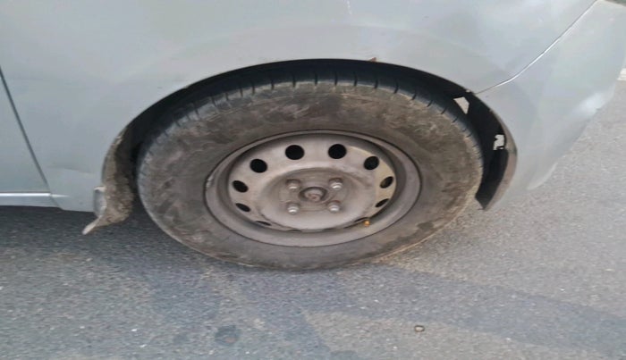 2013 Hyundai i10 MAGNA 1.1, Petrol, Manual, 1,16,873 km, tyre