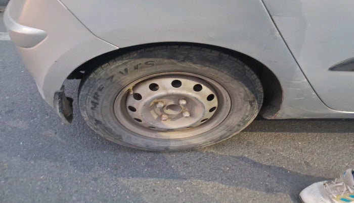 2013 Hyundai i10 MAGNA 1.1, Petrol, Manual, 1,16,873 km, tyre