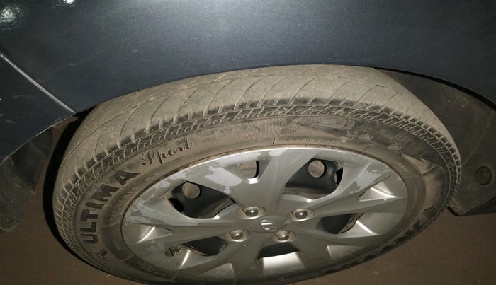 2015 Hyundai Grand i10 SPORTZ 1.2 KAPPA VTVT, Petrol, Manual, 1,11,542 km, tyre