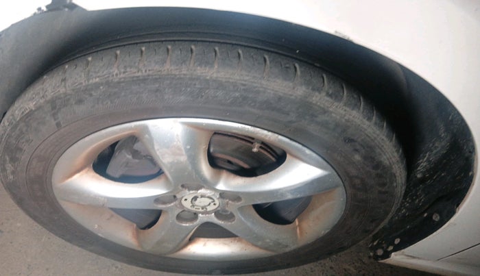 2012 Skoda Rapid ULTIMA ELEGANCE 1.6 MPI AT, Petrol, Automatic, 1,10,251 km, tyre