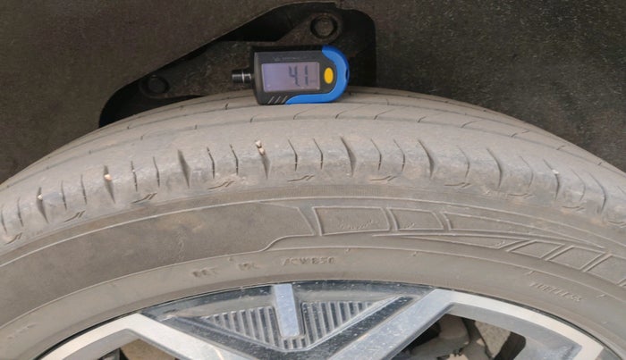 2024 Tata Safari ACCOMPLISHED PLUS 6 STR DUAL TONE AT, Diesel, Automatic, 39,869 km, tyre