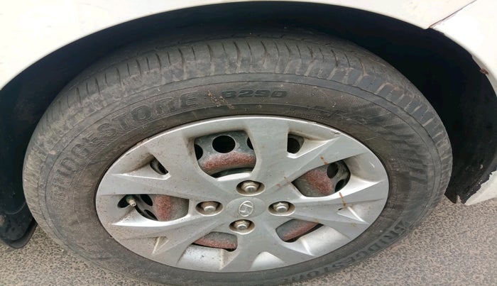 2014 Hyundai Grand i10 MAGNA 1.1 CRDI, Diesel, Manual, 1,14,776 km, tyre