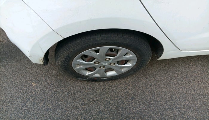 2014 Hyundai Grand i10 MAGNA 1.1 CRDI, Diesel, Manual, 1,14,776 km, tyre