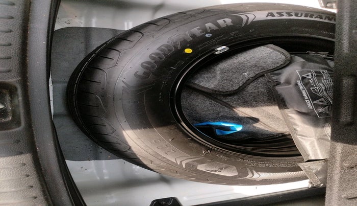 2024 KIA SELTOS  HTK PLUS 1.5 PETROL MT, Petrol, Manual, 8,962 km, tyre