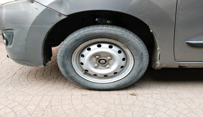 2013 Maruti Wagon R 1.0 LXI CNG, Petrol, Manual, 2,29,857 km, tyre