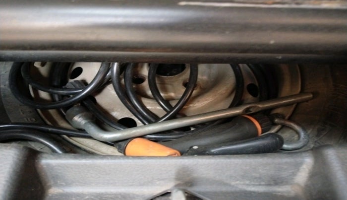 2013 Maruti Wagon R 1.0 LXI CNG, Petrol, Manual, 2,29,857 km, tyre