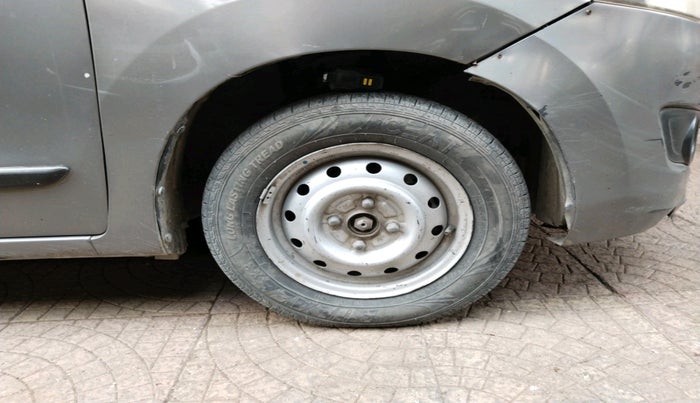 2013 Maruti Wagon R 1.0 LXI CNG, Petrol, Manual, 2,29,857 km, tyre