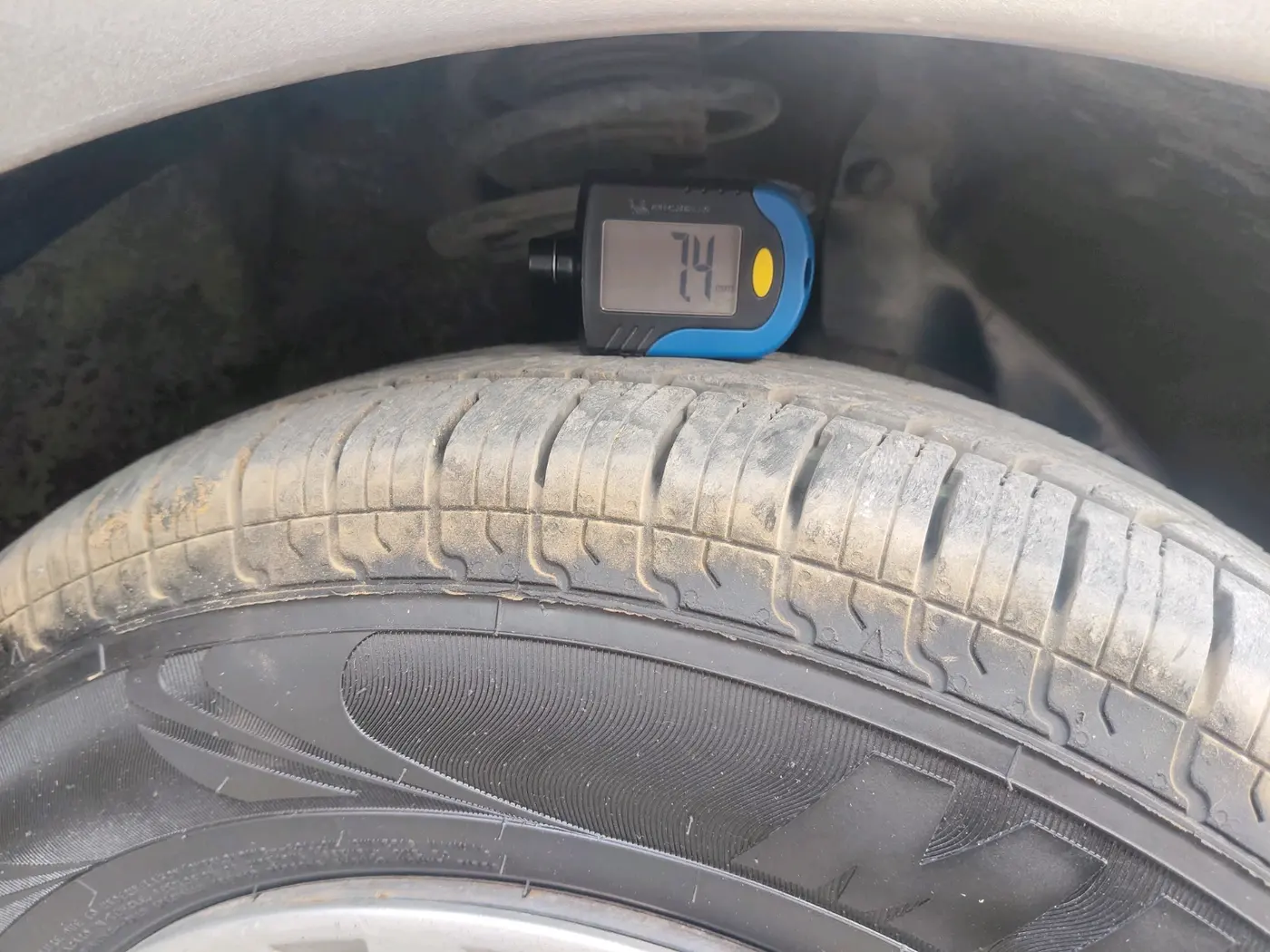 2017 Maruti Dzire VDI, Diesel, Manual, 1,14,761 km, tyre