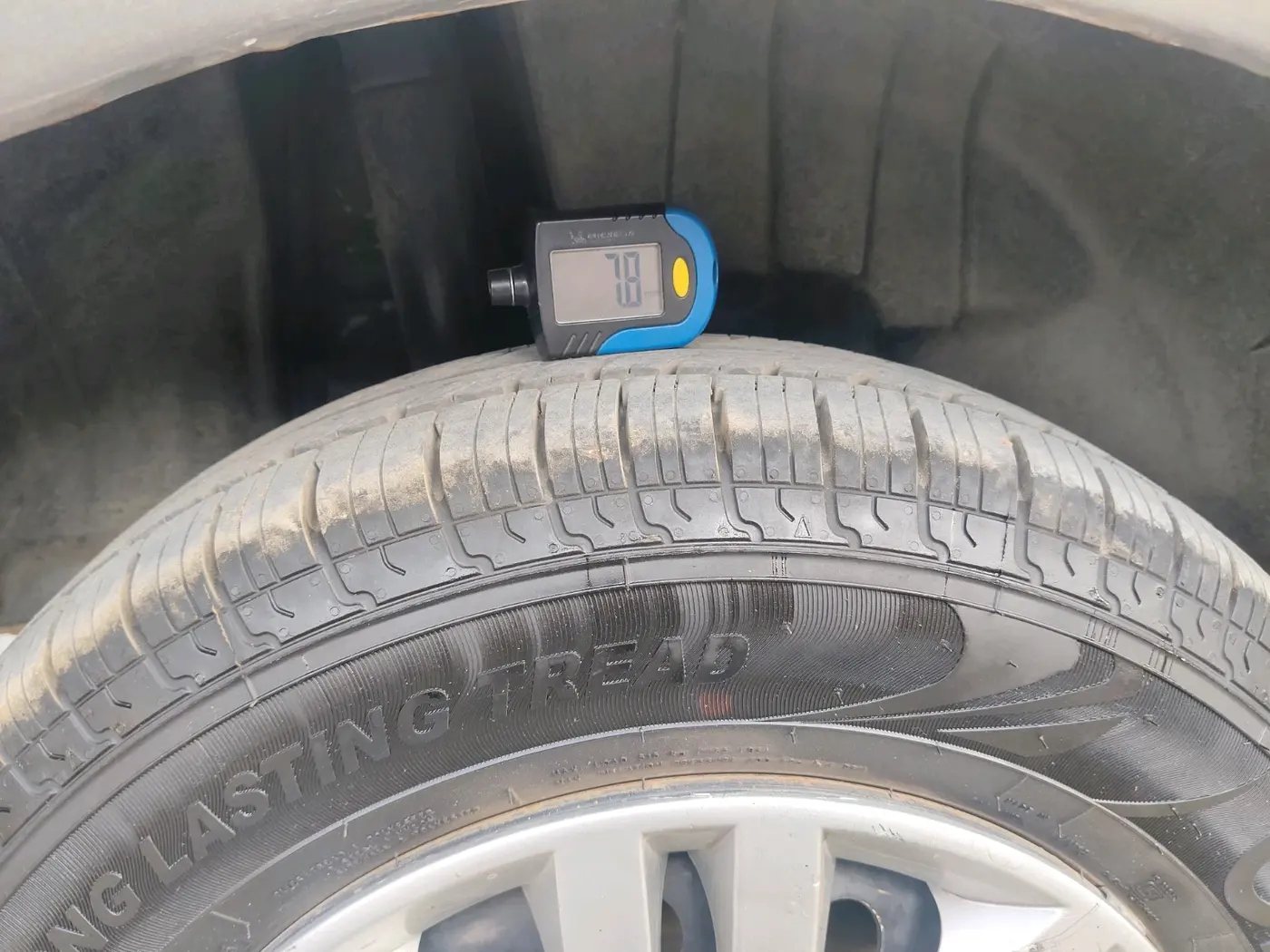 2017 Maruti Dzire VDI, Diesel, Manual, 1,14,761 km, tyre