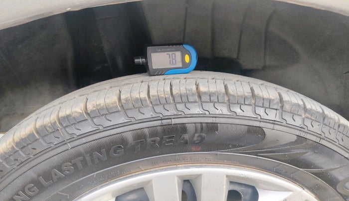 2017 Maruti Dzire VDI, Diesel, Manual, 1,14,761 km, tyre