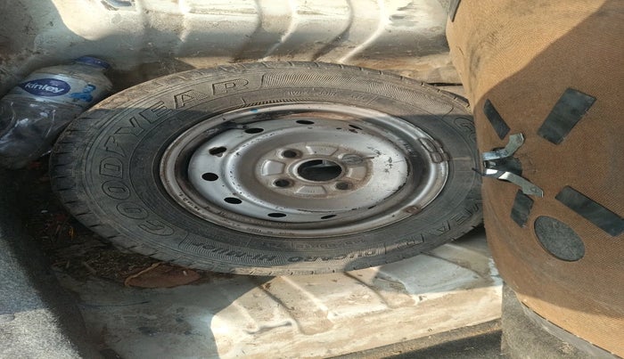 2011 Maruti Alto LXI, Petrol, Manual, 1,39,840 km, tyre