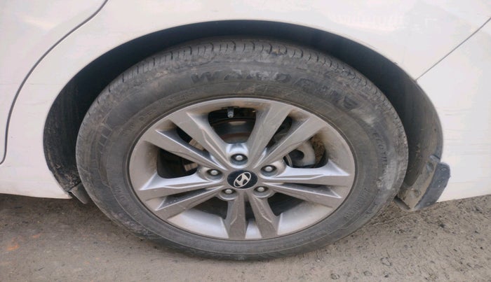 2017 Hyundai New Elantra 1.6 SX (O) MT DIESEL, Diesel, Manual, 82,728 km, tyre