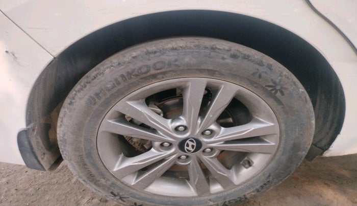 2017 Hyundai New Elantra 1.6 SX (O) MT DIESEL, Diesel, Manual, 82,728 km, tyre