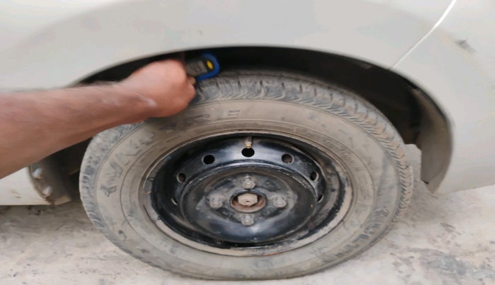 2016 Maruti Alto 800 VXI, Petrol, Manual, 83,629 km, tyre