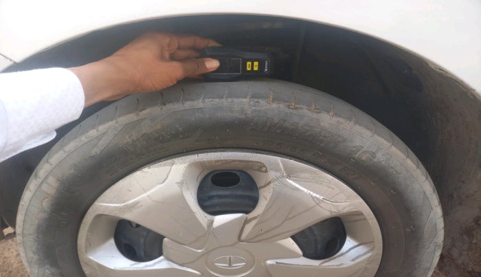 2016 Tata Tiago XT PETROL, Petrol, Manual, 1,90,196 km, tyre