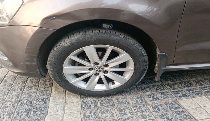 2016 Volkswagen Polo HIGHLINE1.2L, Petrol, Manual, 89,977 km, tyre