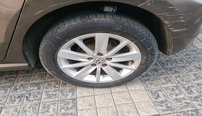 2016 Volkswagen Polo HIGHLINE1.2L, Petrol, Manual, 89,977 km, tyre