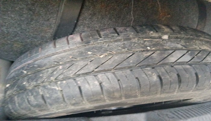 2016 Volkswagen Polo HIGHLINE1.2L, Petrol, Manual, 89,977 km, tyre