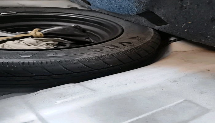 2015 Honda Brio S MT, Petrol, Manual, 71,189 km, tyre