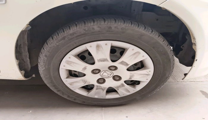 2015 Honda Brio S MT, Petrol, Manual, 71,189 km, tyre