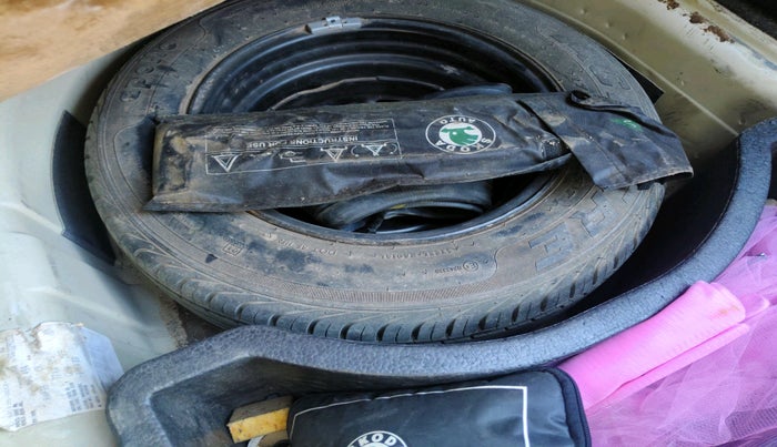 2012 Skoda Rapid ELEGANCE 1.6 TDI CR MT, Diesel, Manual, 1,14,529 km, tyre