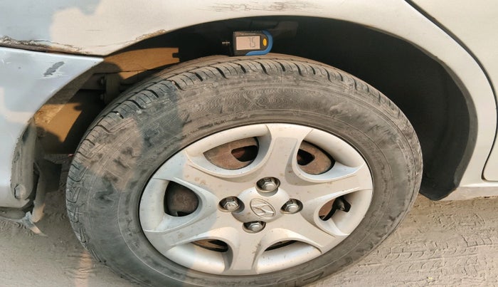 2011 Hyundai Accent GLE, Petrol, Manual, 94,144 km, tyre