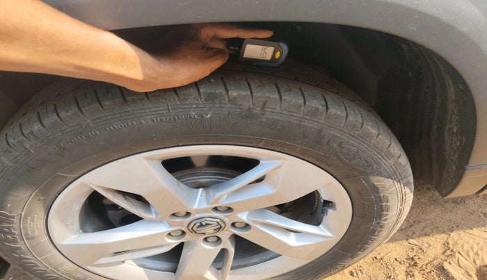 2022 MG HECTOR PLUS SUPER 1.5 PETROL TURBO HYBRID MT 7-STR, Petrol, Manual, 22,219 km, tyre